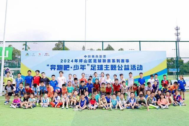 曼联惨败伯恩茅斯，卡里克遭赞扬主力球员被嘲